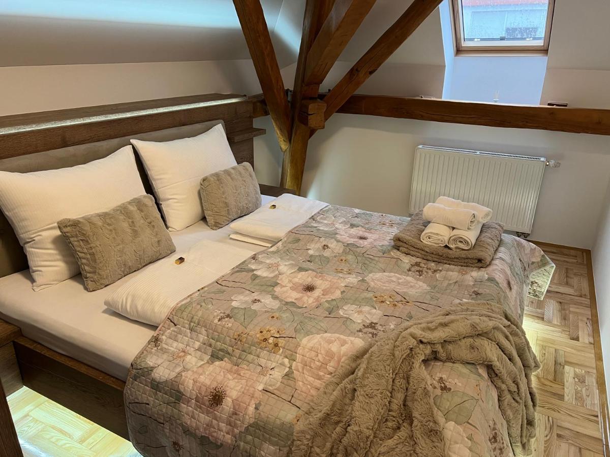 La Luna Rustic Deluxe Apartment With Free Jacuzzi, Bikes & Covered Parking Nasice エクステリア 写真