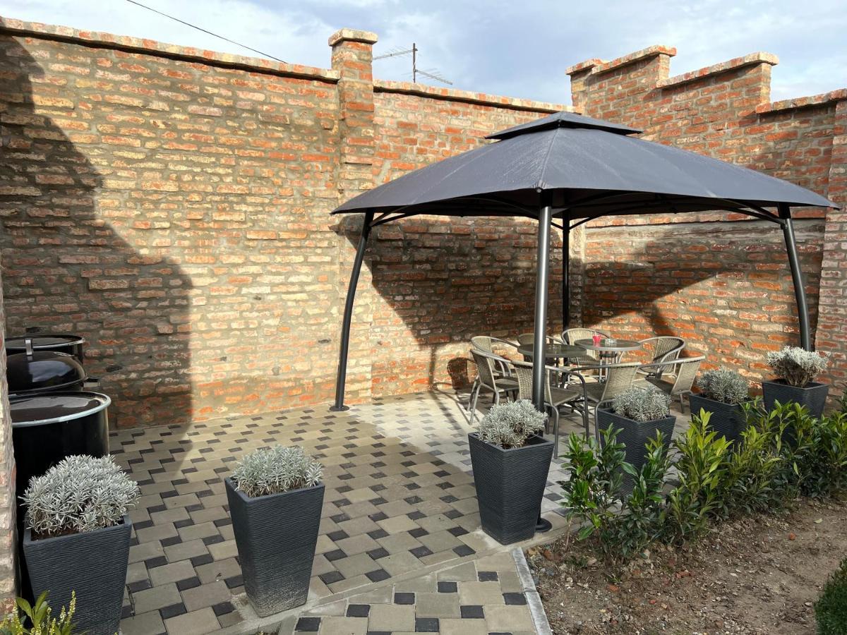 La Luna Rustic Deluxe Apartment With Free Jacuzzi, Bikes & Covered Parking Nasice エクステリア 写真