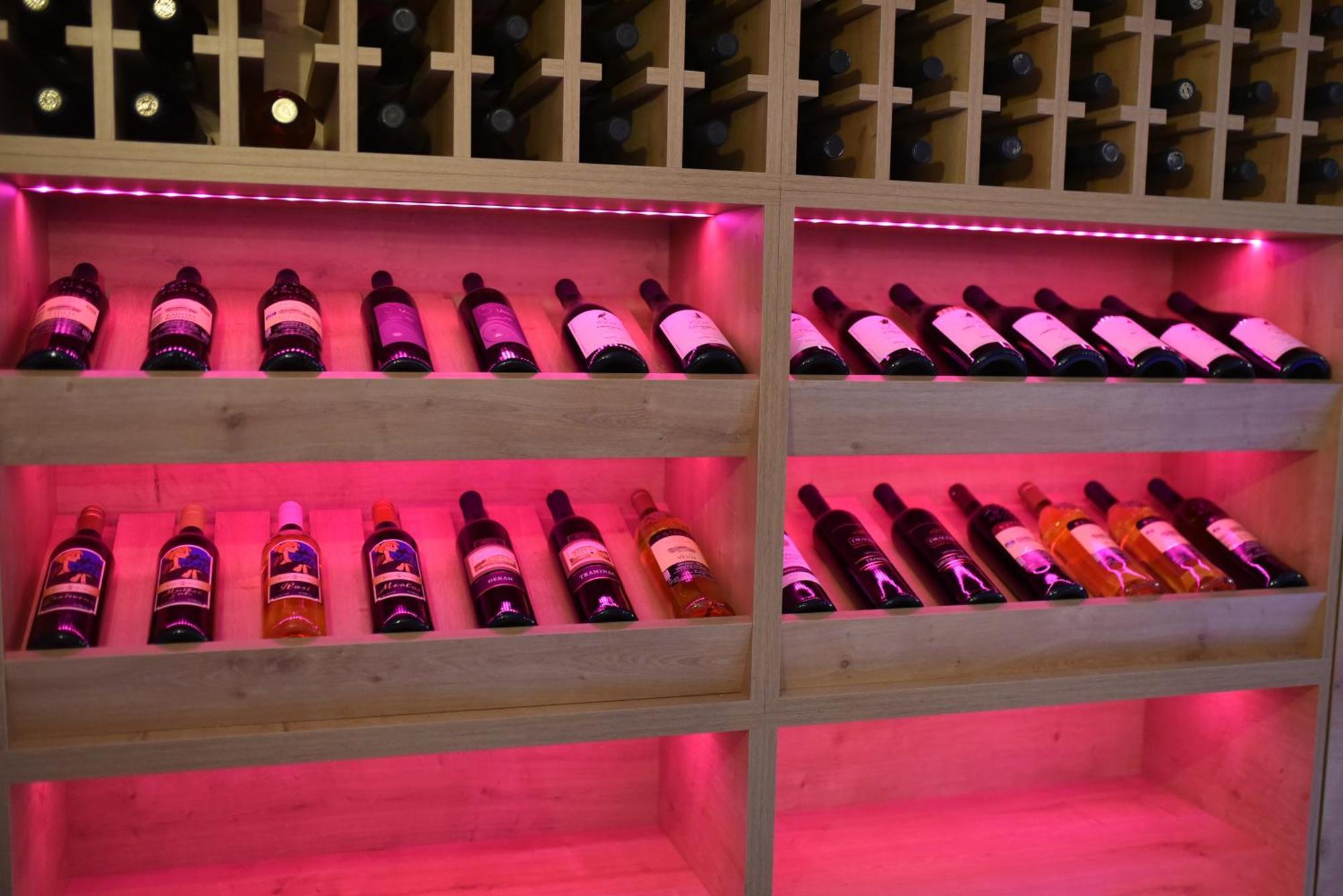 La Luna Rustic Deluxe Apartment With Free Jacuzzi, Bikes & Covered Parking Nasice エクステリア 写真